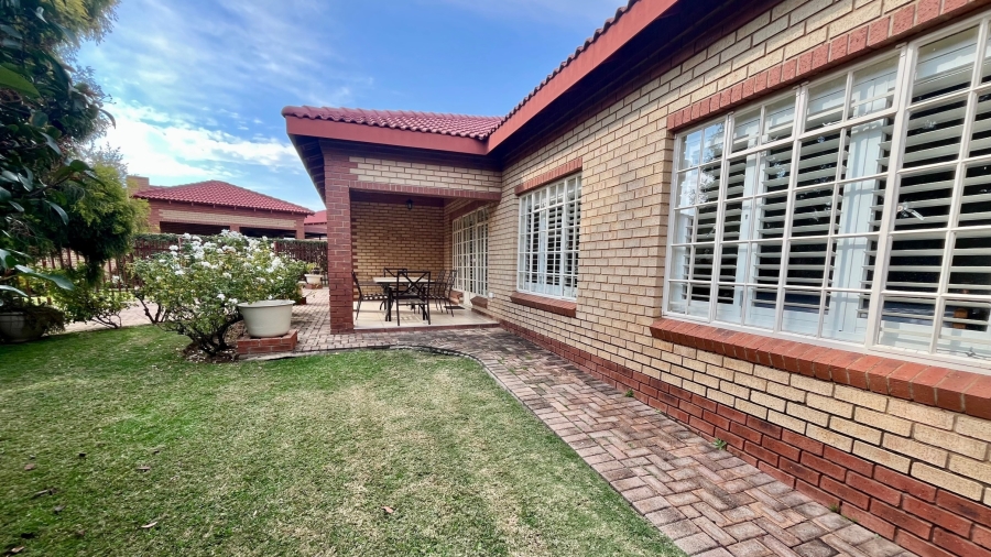 2 Bedroom Property for Sale in Flamwood North West